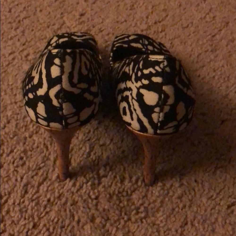 Heels - Picture 3 of 4